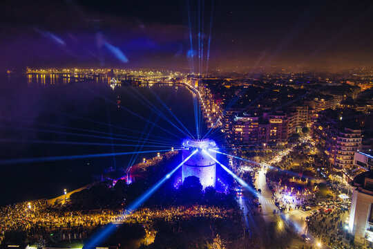 New Year&rsquo;s Eve Gathering Around Thessaloniki White Tower with Festive Lights and Urban Energy