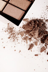 Crushed Makeup Palette with Loose Powder