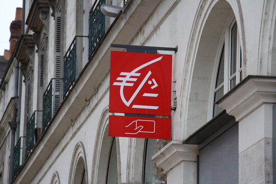 caisse d'epargne atm french store retail bank red logo sign squirrel and brand logo office facade storefront