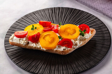 Bread with cream cheese and tomato