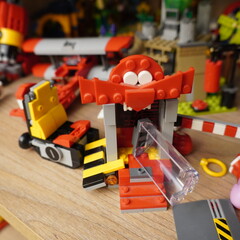 Obraz premium Close-up of a Lego build resembling Dr. Eggman's robot with red and yellow accents