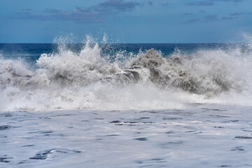Fototapeta premium Breaking wave at Atlantic Ocean