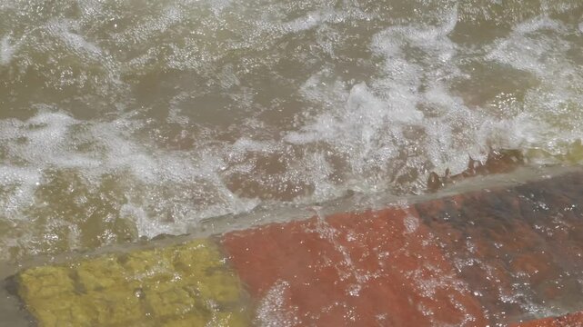 Breaking Waves - The Power of Oceanic Motion