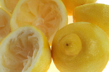 &Eacute;corces de citrons press&eacute;s en gros plan