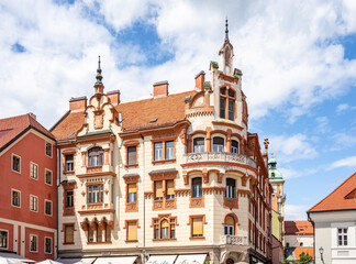 Obraz premium Picturesque and ornated building in the main square (Glavni Trg) of Maribor, Slovenia