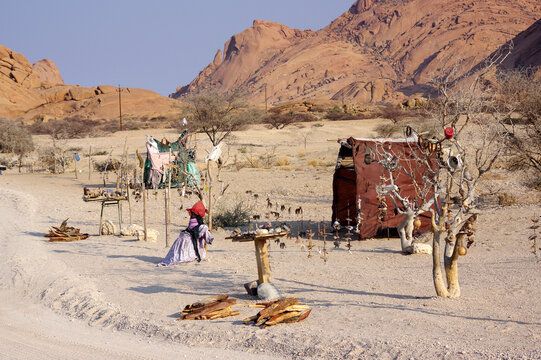 stands en bord de piste, Spitzkoppe, Namibie