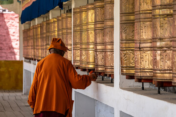spinning giant prayer wheels, Tagong temple, Tagong Grassland, Garz&ecirc; Tibetan Autonomous Prefecture, Sichuan,  China