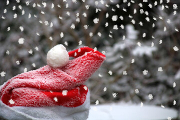 nikolausm&uuml;tze im schnee