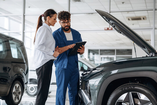 Technical inspection explained to customer indoors
