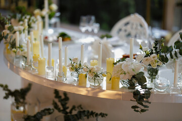 Gorgeous curved table enhanced with illumination and floral