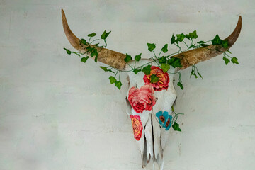 Decorated horns.
