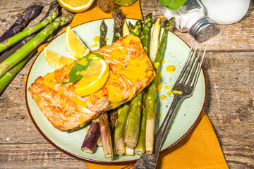 Grilled salmon with asparagus