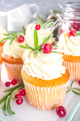 Christmas Cupcakes with cranberry