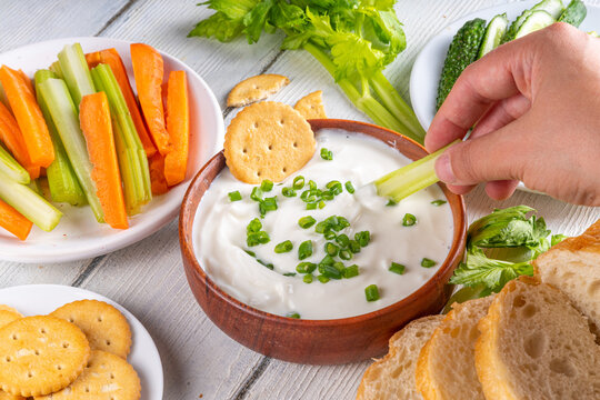 Cottage cheese dip with vegetables and crackers
