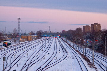 Naklejka premium a railway with many tracks in the evening, with the evening sky in the background