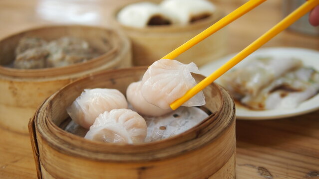 Chinese style restaurant dim sum, shrimp dumplings in Hong Kong 蝦餃