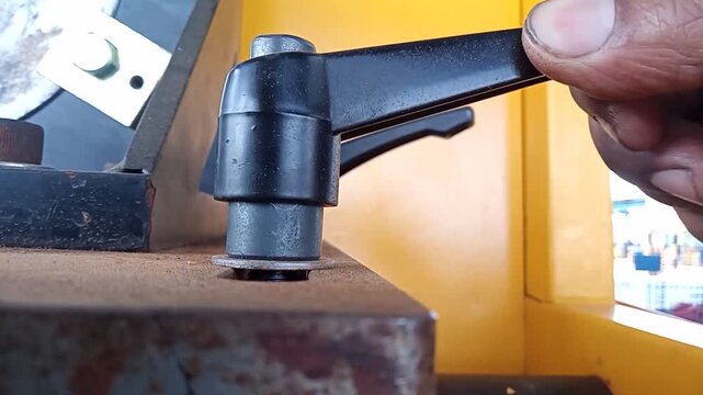 work table lock loosening process