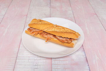 Grilled beef sandwich with piquillo peppers and red onion, on country bread with olive oil