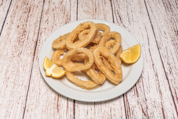 Simplicity made delicious: the fried calamari shines thanks to its simple technique, enhancing the natural flavor of the sea with a touch of acidity