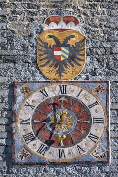Colourful tower clock with coat of arms, Zw&ouml;lferturm, historic old town, Sterzing, South Tyrol, Italy