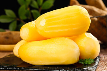 Fresh Yellow Mangoes from Yunnan Plateau, China - Healthy Tropical Fruit