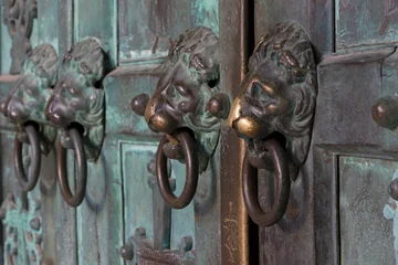 Wandcirkels plexiglas Jezus Christus AMALFI, ITALY - OCTOBER 3, 2025: The detail of medieval byzantine bronze gate of the Cathedral donated by the wealthy Amalfitan merchant Pantaleone de Comite Maurone (1060–1066).  © Renáta Sedmáková