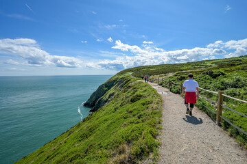 Wanderweg auf der Halbinsel Howth in Irland