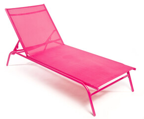 R&oacute;żowy leżak ogrodowy lub plażowy na białym tle