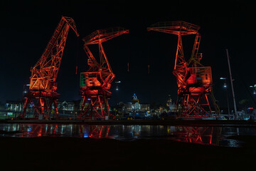 Czerwone żurawie portowe © Przemek Ogrodzinski