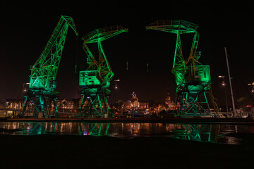 Zielone żurawie portowe © Przemek Ogrodzinski