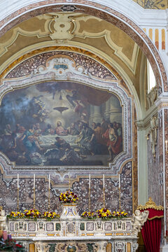 the last supper painting by domenico morelli in the ornate apse of the cathedral of san gennaro in naples, italy, featuring an antique marble altar with flowers.