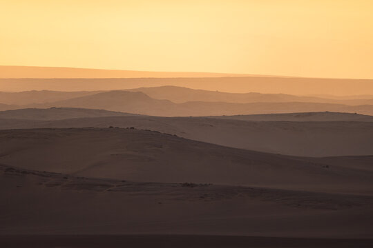 Atardecer en el desierto del Namib, en Angola