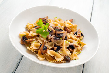 Farfalle ai funghi champignon, Pasta Italiana 