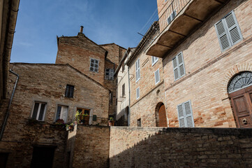 Petritoli is a hilly municipality in the province of Fermo overlooking the green and fertile Aso Valley, of which it represents, due to its abundance of olive trees, an important economic center.
