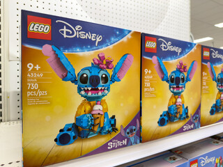 Fototapeta premium LEGO Disney Stitch Building Set Retail Shelf Display
