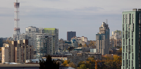 Green apartment tower in Lukyanivka district © Sodel Vladyslav