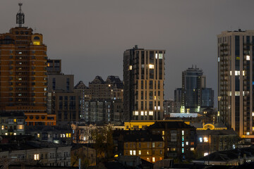 Naklejka premium Night cityscape with modern and historic architecture contrast