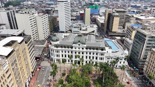 Vista A&eacute;rea del Centro Hist&oacute;rico de Cali: Plaza de Caicedo, Palacio de la Cultura y Edificio del Tabaco