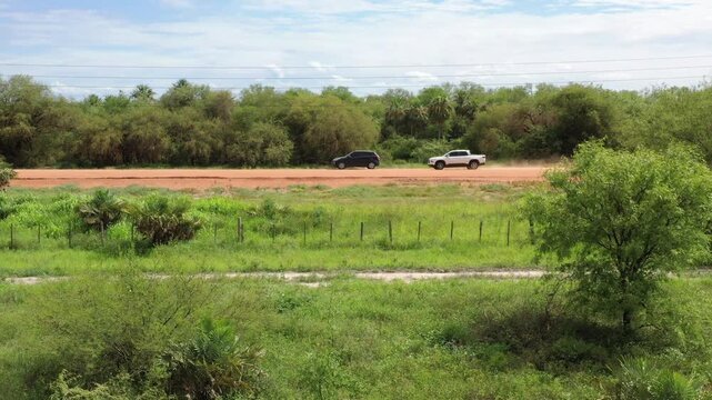 Ruta de tierra en el chaco de Paraguay