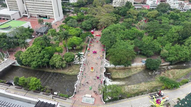 Vista A&eacute;rea del Centro Hist&oacute;rico de Cali: Plaza de Caicedo, Palacio de la Cultura y Edificio del Tabaco