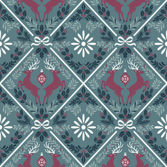 Świąteczny wzór z reniferami, botanicznymi elementami, jemiołą, ostrokrzewem i ornamentami - elegancka bezszwowa tekstura w stylu folkowym.  © Monika
