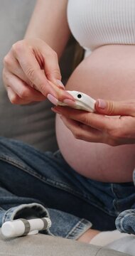 Pregnant woman uses insulin pen for self-injection during pregnancy for diabetes management