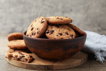 Delicious chocolate chip cookies in bowl on table, closeup