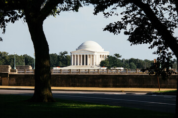 Obraz premium Jefferson Memorial framed by trees on a sunny day in Washington DC, USA, iconic neoclassical landmark. g.