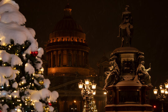 New Year's Eve on St. Isaac's Square in St. Petersburg.  New Year's toys on a snow-covered fir tree against the background of St. Isaac's Cathedral and the monument to Nicholas the Great.