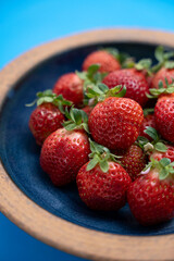 美味しそうなお皿の上のイチゴ　あまおう