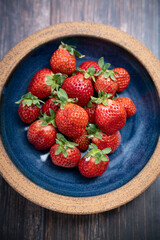 美味しそうなお皿の上のイチゴ　あまおう