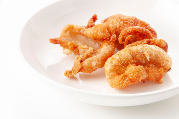 鶏皮のカリカリ揚げ