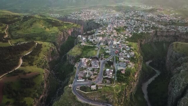 Drone advances with a tilt-up revealing Rawanduz village and its dramatic canyon.