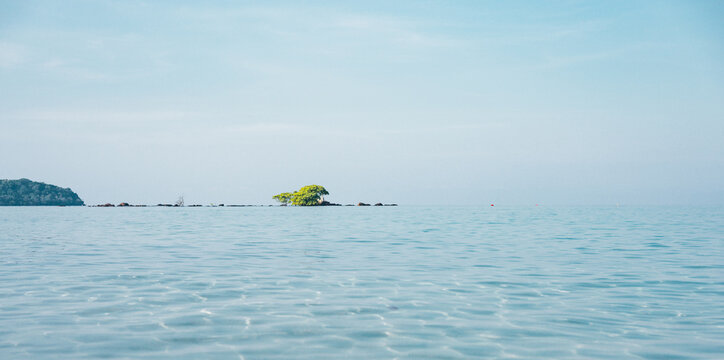 Snorkeling spot at tiny Jai Dee islet off Klong Chao Beach, Koh Kood